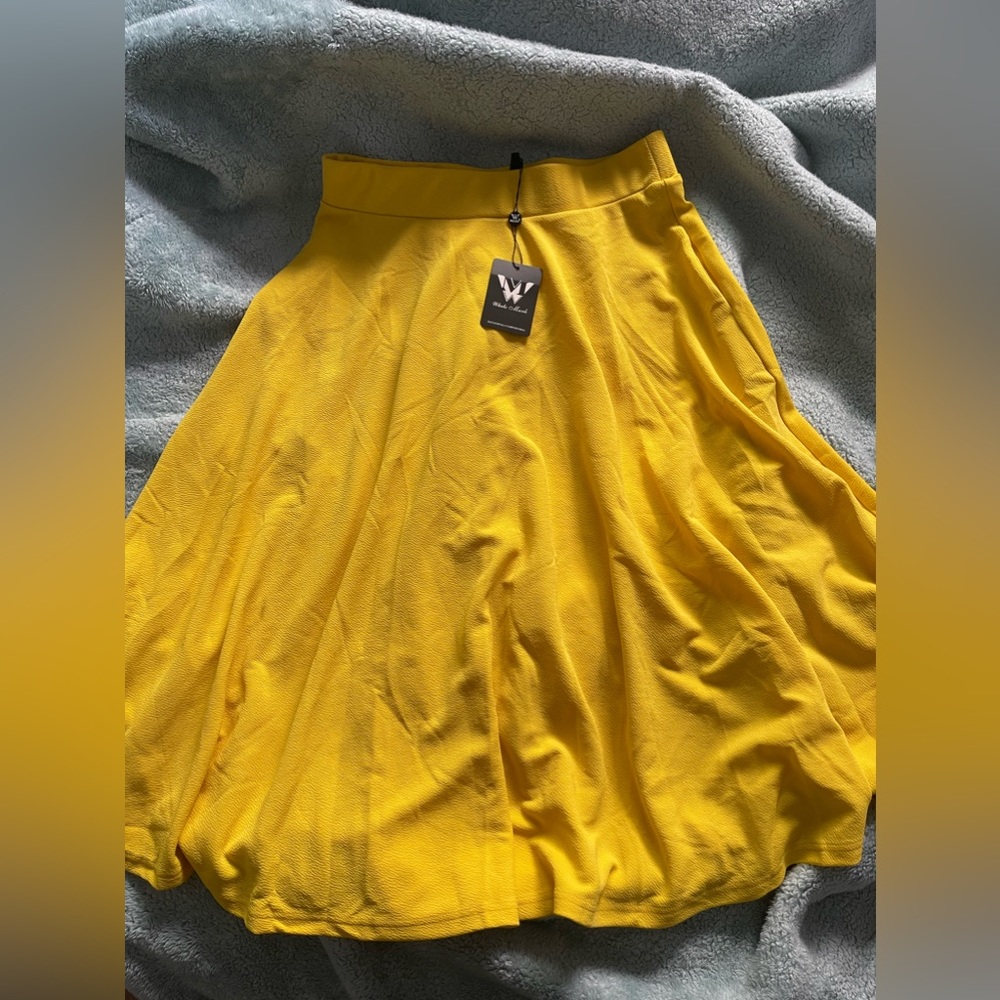 White Mark women’s skirt with pockets